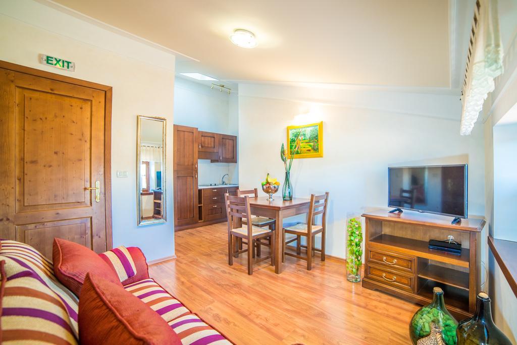 Aparthotel Katalyma 828 Канфанар Экстерьер фото